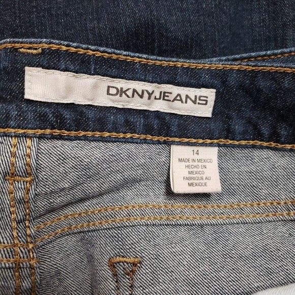 DKNY Jeans Short Ankle Crop Womens Size 14 Dark Wash 26 Inseam Straight Leg EUC - Picture 8 of 9